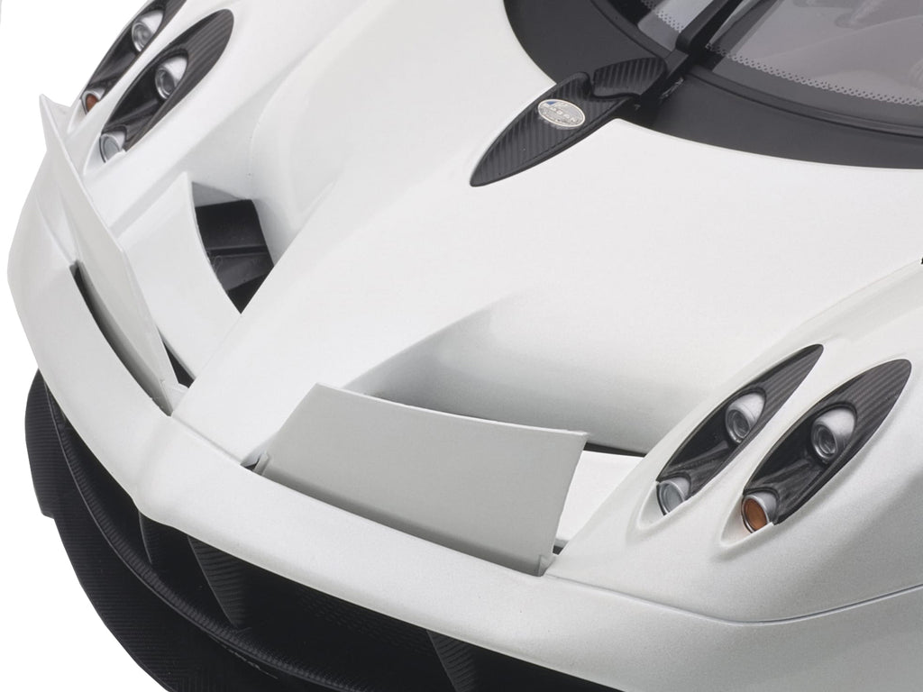 Pagani Huayra White 1/12 Model Car by Autoart 
