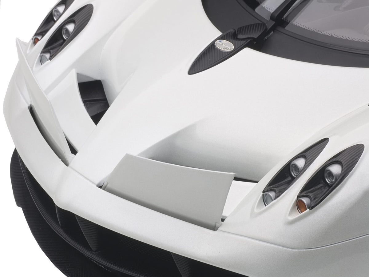 Pagani Huayra White 1/12 Model Car by Autoart 