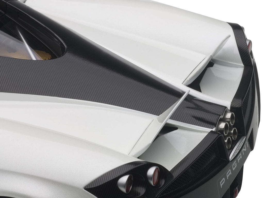 Pagani Huayra White 1/12 Model Car by Autoart 