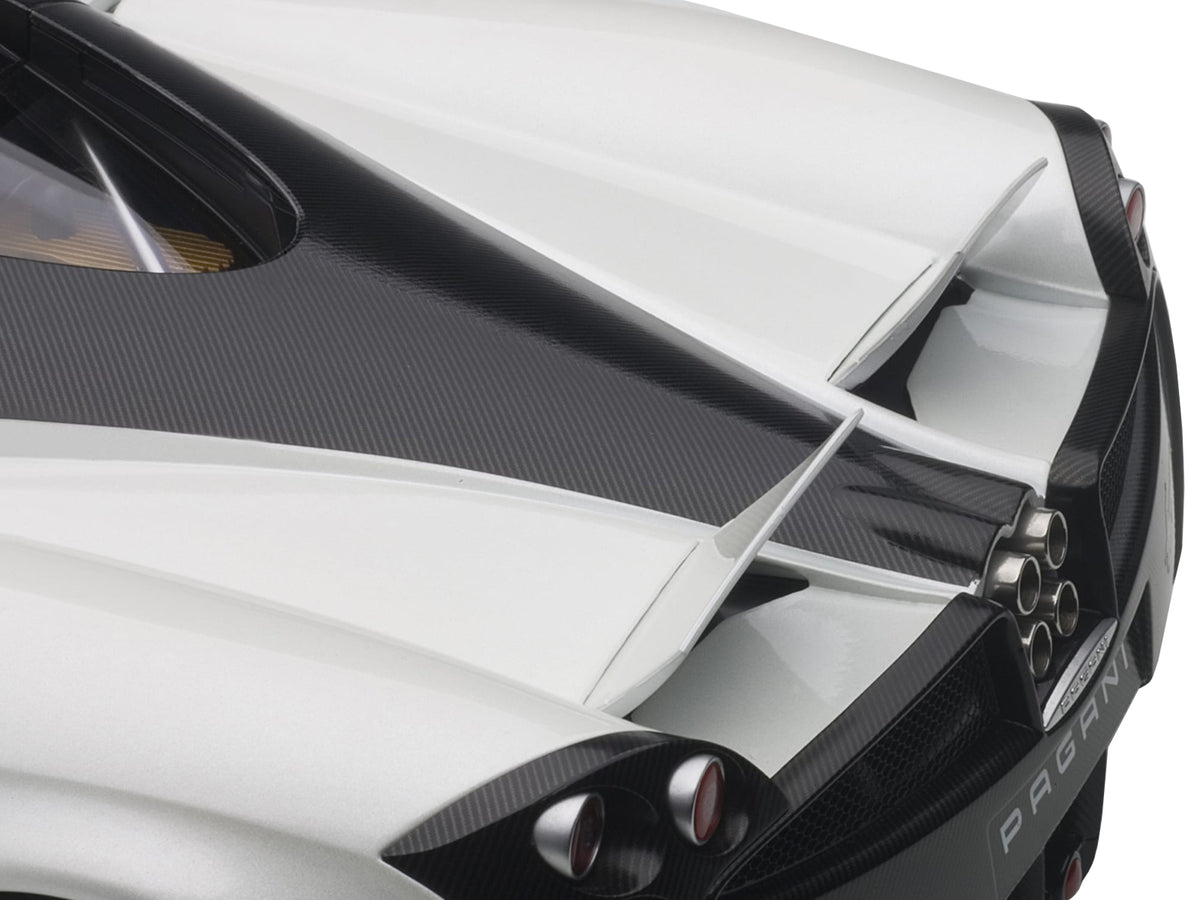 Pagani Huayra White 1/12 Model Car by Autoart 