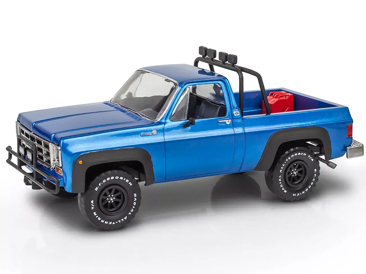 Level 3 Model Kit 1978 Chevrolet Off-Road 4x4 Pickup Truck and 'Malibu Grand Prix' Virage with Trailer 'Fantasy Formula' 1/25 Scale Model by Revell