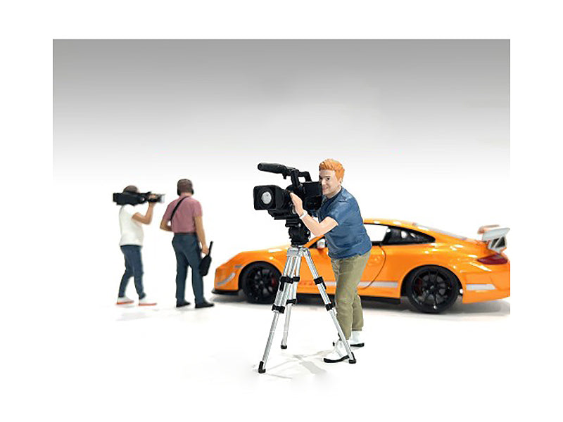 'On-Air' Figure 5 with Standing Camera for 1/24 Scale Models by American Diorama
