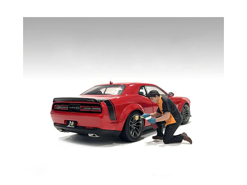 'Detail Masters' Figure 1 (Wheel Cleaning) for 1/18 Scale Models by American Diorama