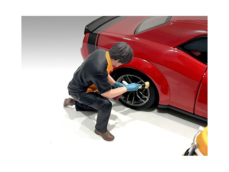'Detail Masters' Figure 1 (Wheel Cleaning) for 1/18 Scale Models by American Diorama