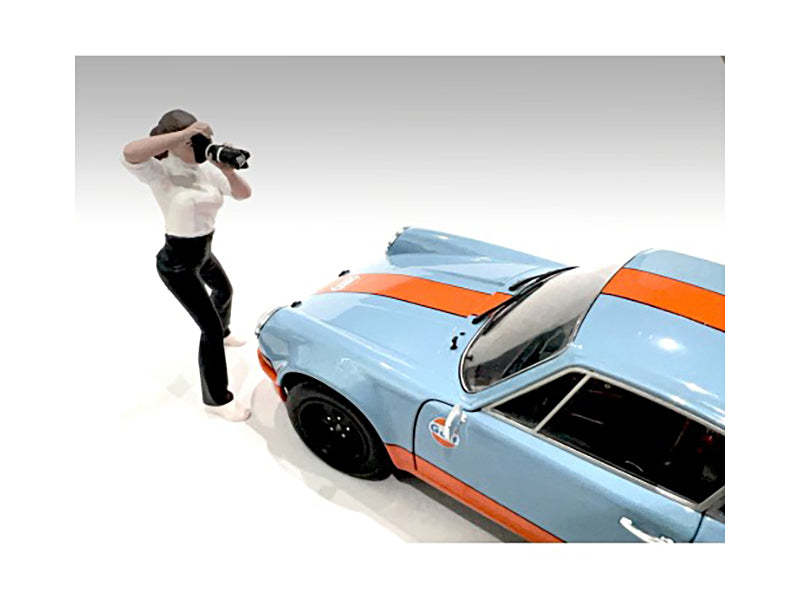 'Photographers' Figure #2 for 1/24 Scale Models by American Diorama
