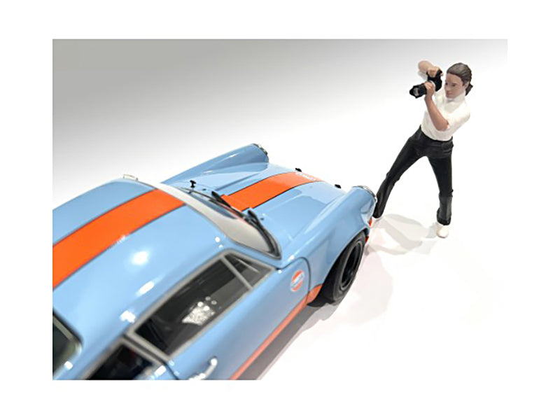 'Photographers' Figure #2 for 1/24 Scale Models by American Diorama