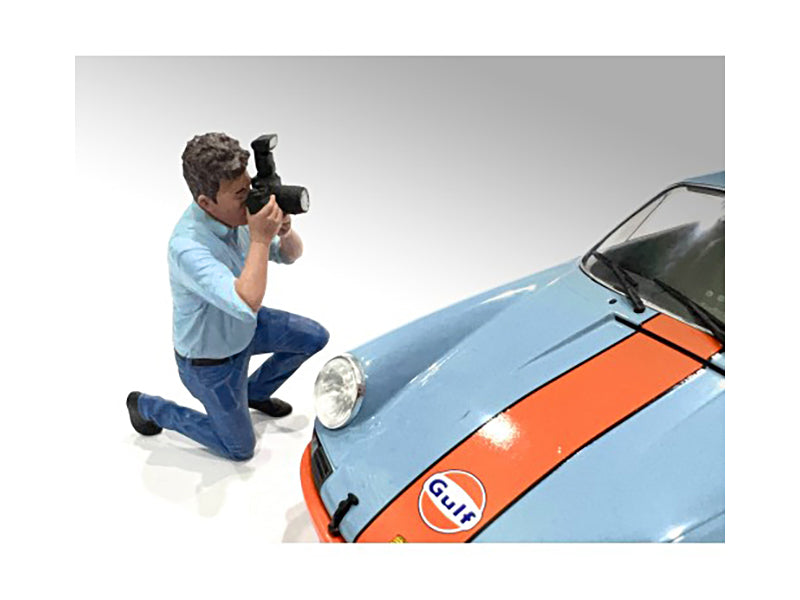 'Photographers' Figure #3 for 1/24 Scale Models by American Diorama