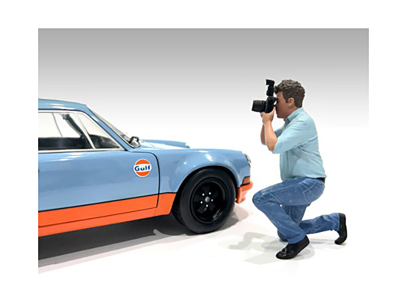 'Photographers' Figure #3 for 1/18 Scale Models by American Diorama