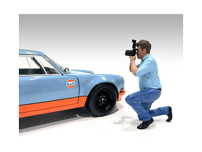 'Photographers' Figure #3 for 1/24 Scale Models by American Diorama