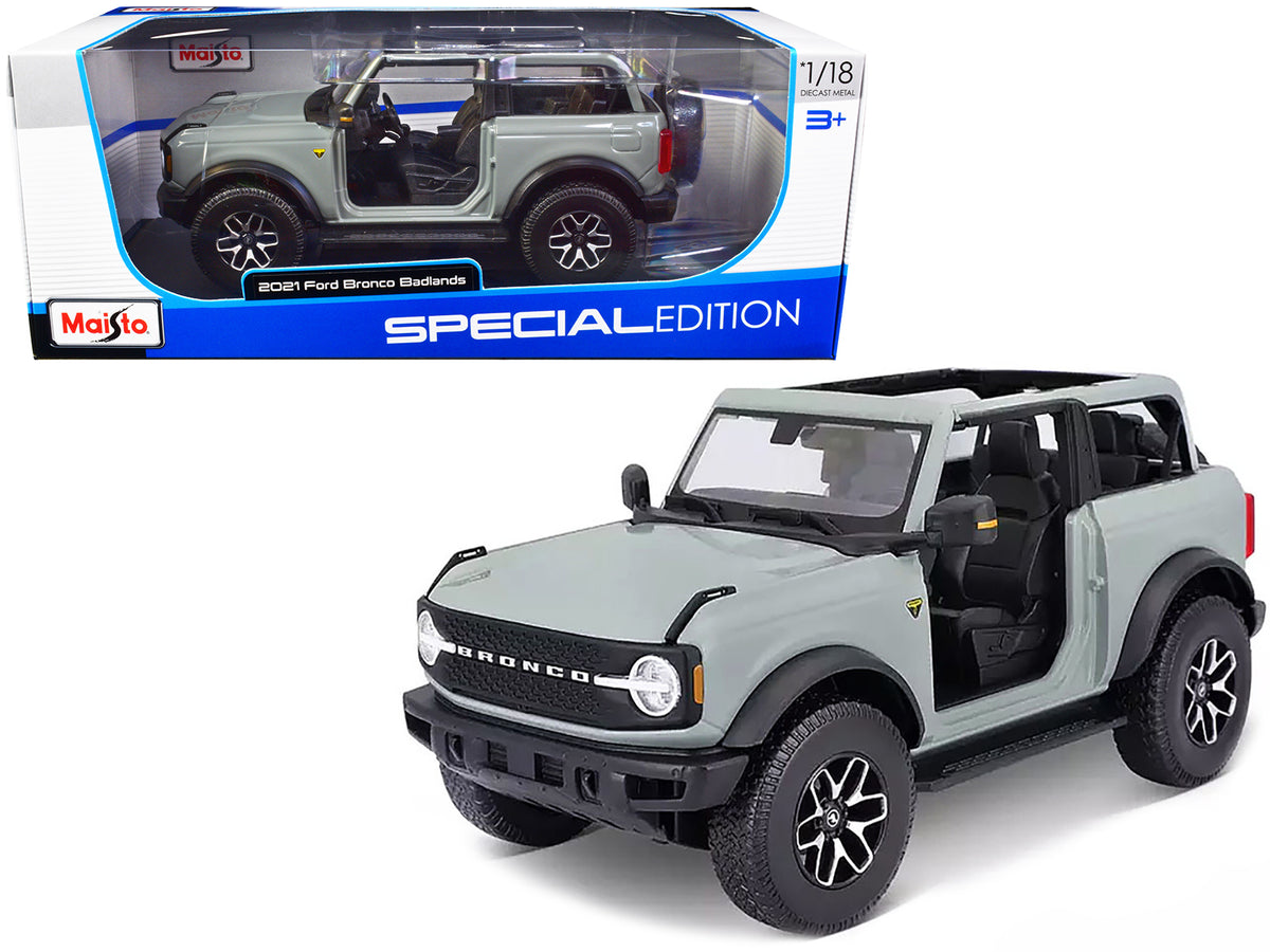 2021 Ford Bronco Badlands Light Gray 'Special Edition' 1/18 Diecast Model Car by Maisto