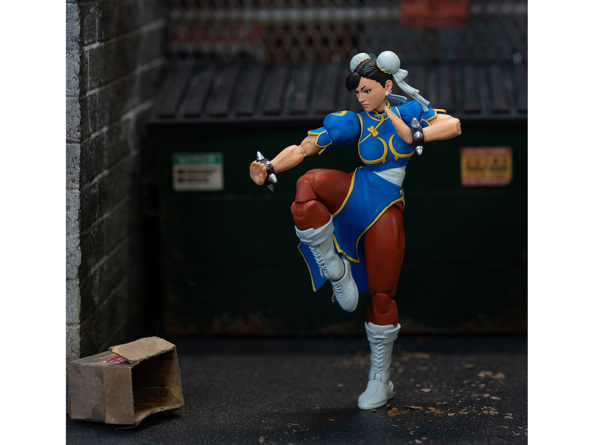 Chun-Li 6' Moveable Figure with Accessories and Alternate Head and Hands 'Ultra Street Fighter II: The Final Challengers' (2017) Video Game model by Jada