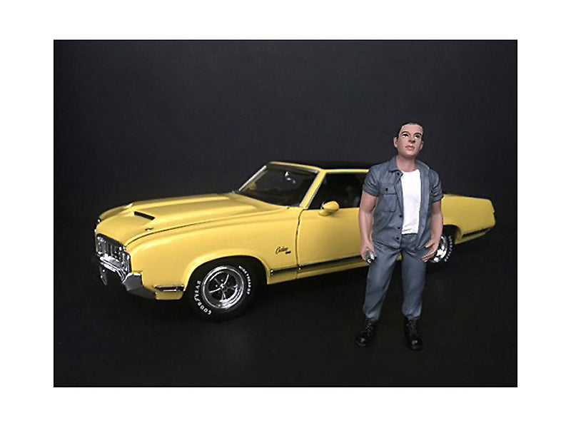 'Hanging Out II' Beto Figurine for 1/18 Scale Models by American Diorama