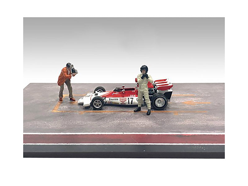 'Race Day' Two Diecast Figures Set 2 for 1/43 Scale Models by American Diorama