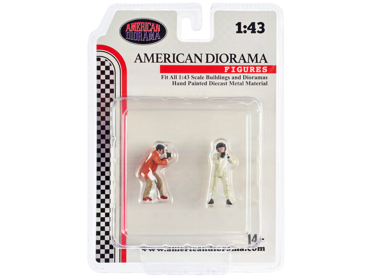 'Race Day' Two Diecast Figures Set 2 for 1/43 Scale Models by American Diorama