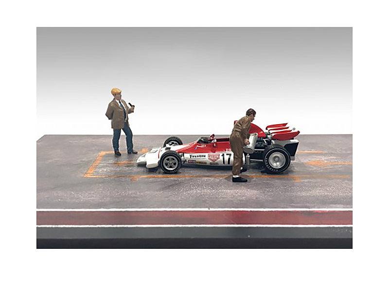 'Race Day' Two Diecast Figures Set 4 for 1/43 Scale Models by American Diorama
