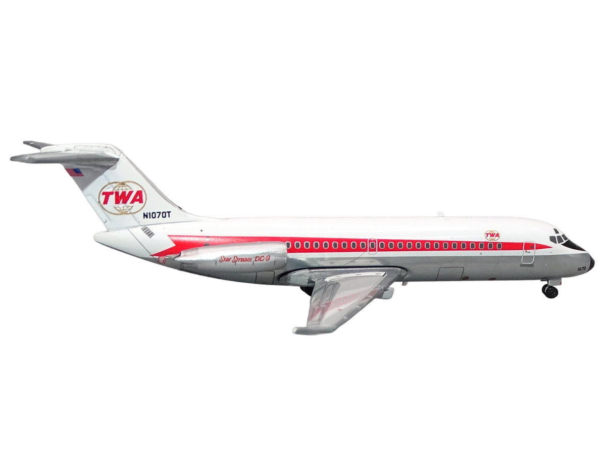 McDonnell Douglas DC-9-15 Commercial Aircraft 'Trans World Airlines' (N1070T) White with Red Stripes 1/400 Diecast Model by V1/400