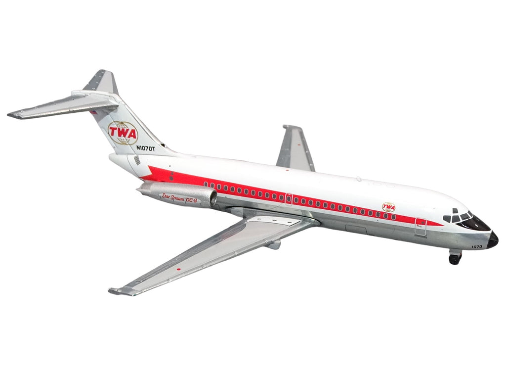 McDonnell Douglas DC-9-15 Commercial Aircraft 'Trans World Airlines' (N1070T) White with Red Stripes 1/400 Diecast Model by V1/400