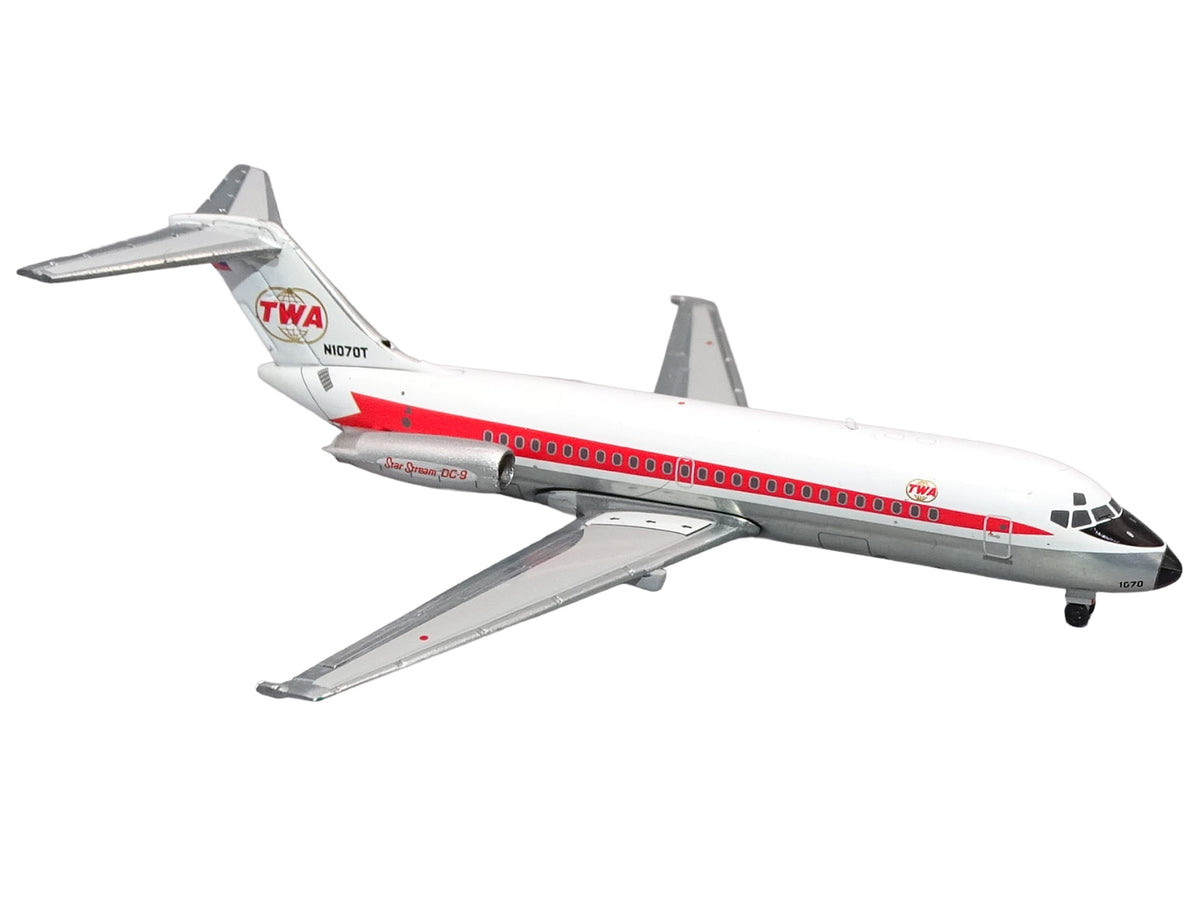 McDonnell Douglas DC-9-15 Commercial Aircraft 'Trans World Airlines' (N1070T) White with Red Stripes 1/400 Diecast Model by V1/400