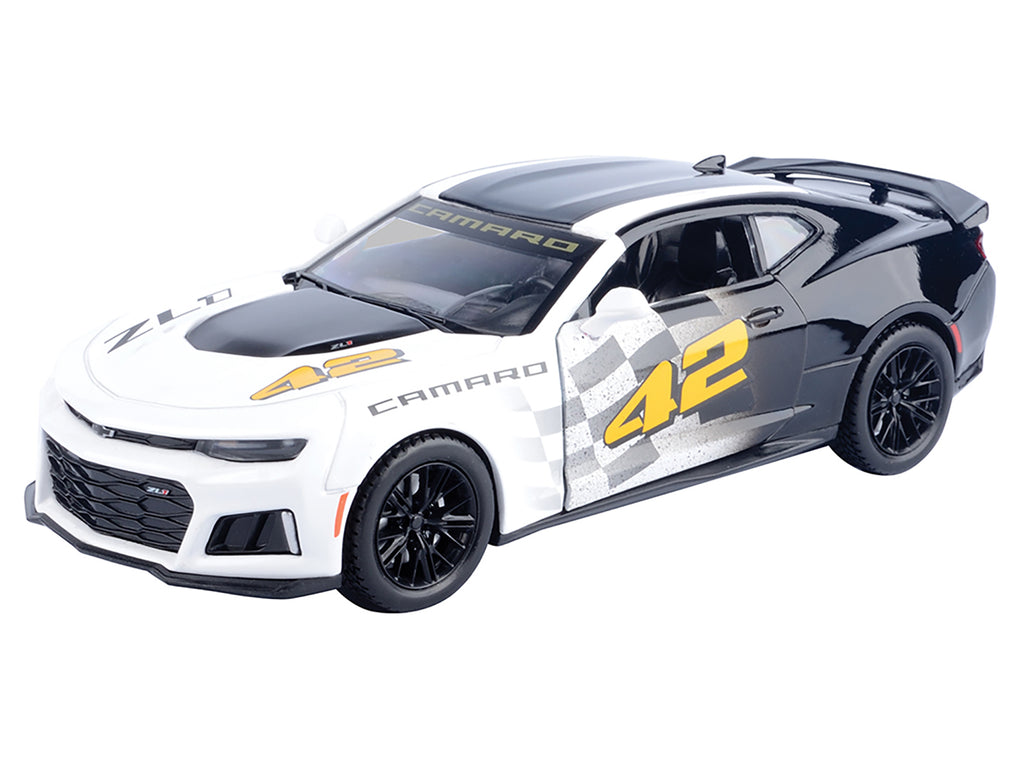 2017 Chevrolet Camaro ZL1 #42 Black and White 'GT Racing' Series 1/24 Diecast Model Car by Motormax