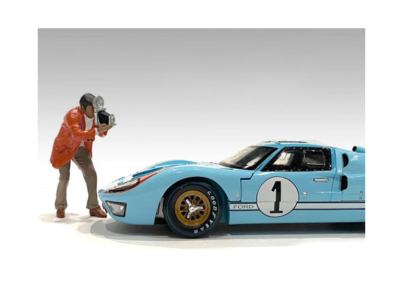 'Race Day 1' Figurine III for 1/18 Scale Models by American Diorama