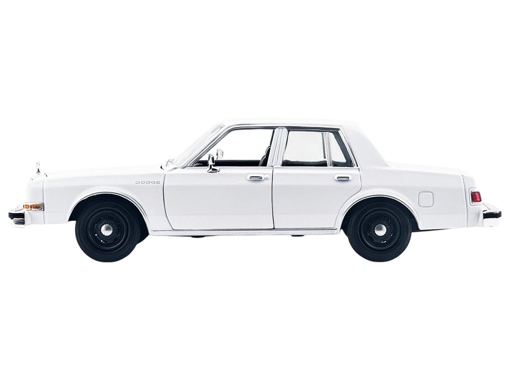 1986 Dodge Diplomat Police Car Unmarked White 'Custom Builder's Kit' Series 1/24 Diecast Model Car by Motormax