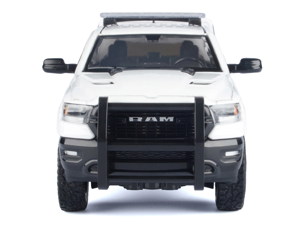 2019 RAM 1500 Laramie Crew Cab Pickup Truck with Truck Bed Camper White 'Custom Builder's Kit' Series 1/24-1/27 Diecast Model Car by Motormax