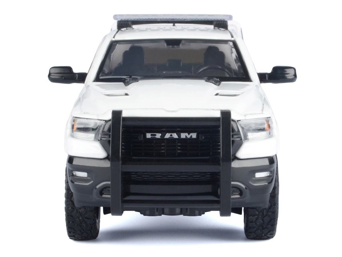 2019 RAM 1500 Laramie Crew Cab Pickup Truck with Truck Bed Camper White 'Custom Builder's Kit' Series 1/24-1/27 Diecast Model Car by Motormax