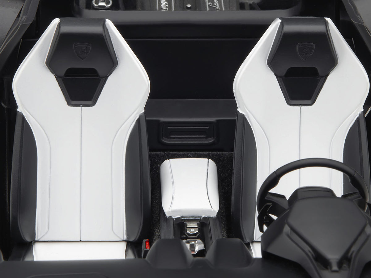 Lamborghini Huracan GT 'LB-Silhouette Works' White with Black 1/18 Model Car by Autoart
