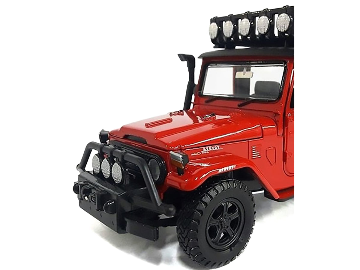 Toyota FJ40 Land Cruiser Red '4x4 Overlanders' Series 1/24 Diecast Model Car by Motormax