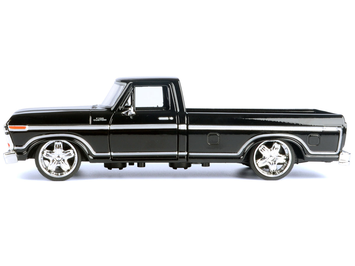 1979 Ford F-150 Custom Pickup Truck Black 'Maxx Design' Series 1/24 Diecast Model Car by Motormax