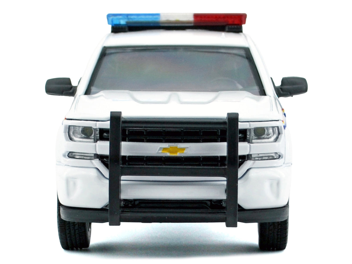 2017 Chevrolet Silverado 1500 LT Z71 Crew Cab Pickup Truck 'Royal Canadian Mounted Police' White with Flashing Light Bar and Front and Rear Lights and Sounds 'Law Enforcement and Public Service' Series 1/24-1/27 Diecast Model Car by Motormax