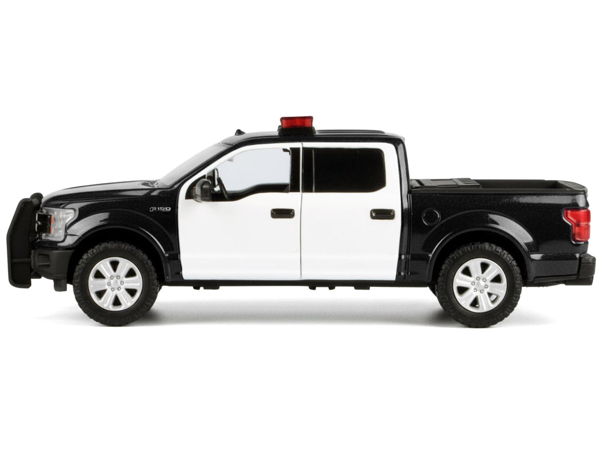 2019 Ford F-150 Lariat Crew Cab Pickup Truck Black and White with Flashing Light Bar and Front and Rear Lights and Sounds 1/24-1/27 Diecast Model Car by Motormax