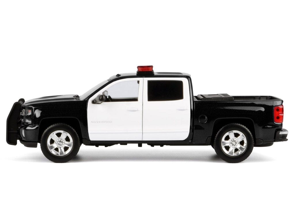 2017 Chevrolet Silverado 1500 LT Z71 Crew Cab Pickup Truck Black and White with Flashing Light Bar and Front and Rear Lights and Sounds 1/24-1/27 Diecast Model Car by Motormax