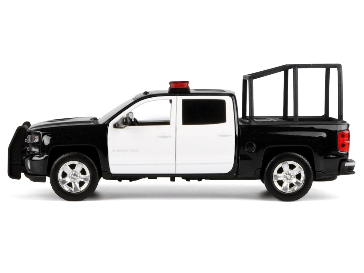 2017 Chevrolet Silverado 1500 LT Z71 Crew Cab Pickup Truck with Bed Cage Black and White with Flashing Light Bar and Front and Rear Lights and Sounds 1/24-1/27 Diecast Model Car by Motormax