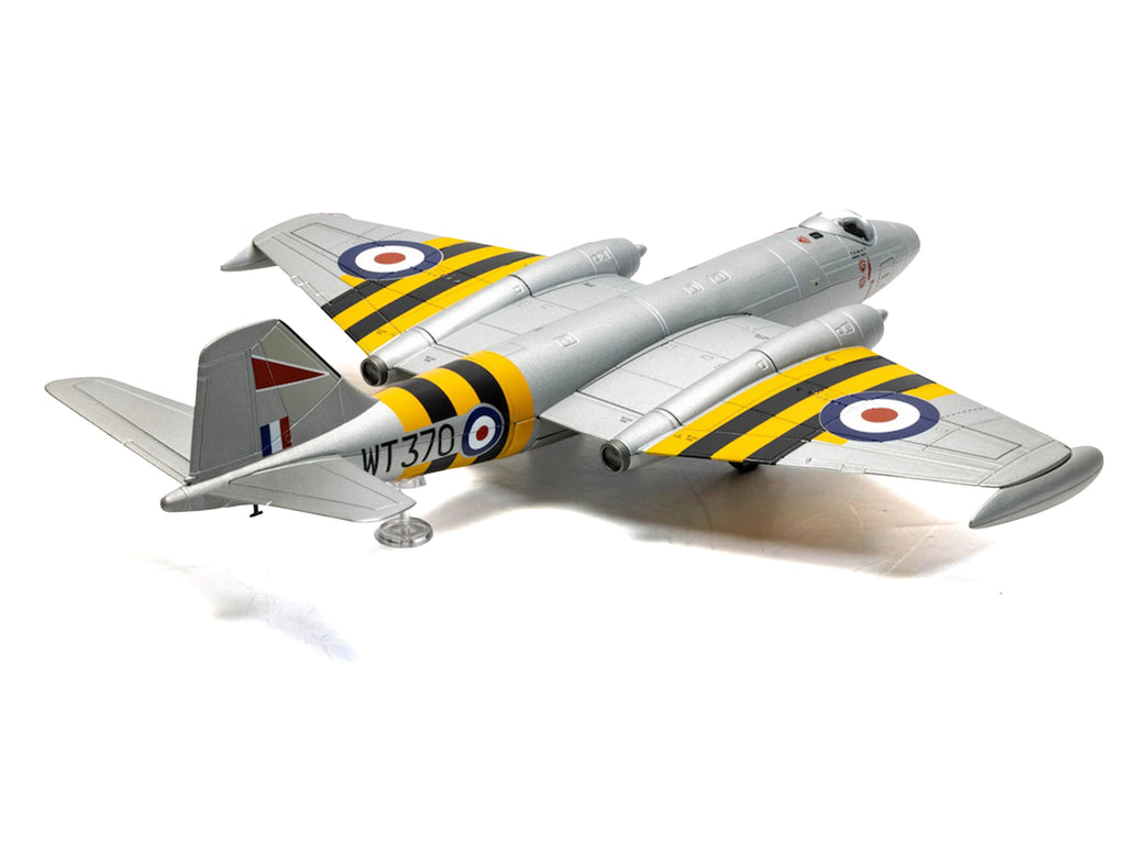 English Electric Canberra B.6 Aircraft 'WT370 Wg. Cdr. Paul Mallorie No.139 Squadron Operation Musketeer' (1956) Royal Air Force 'The Aviation Archive' Series 1/72 Diecast Model Car by Corgi