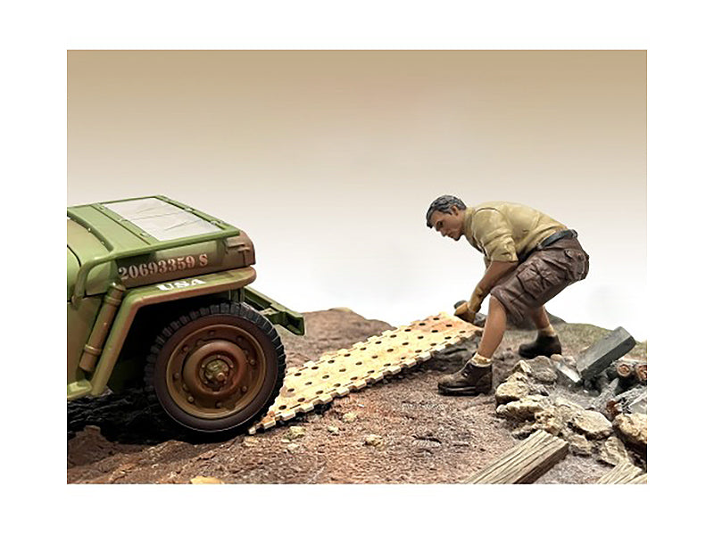 '4X4 Mechanic' Figure 2 with Board Accessory for 1/18 Scale Models by American Diorama