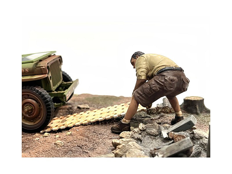 '4X4 Mechanic' Figure 2 with Board Accessory for 1/18 Scale Models by American Diorama