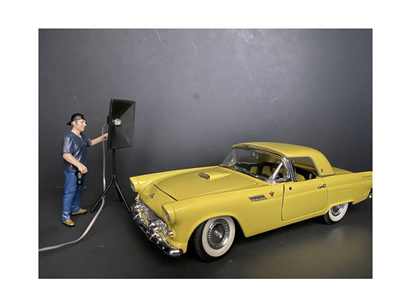 'Weekend Car Show' Figurine V for 1/24 Scale Models by American Diorama