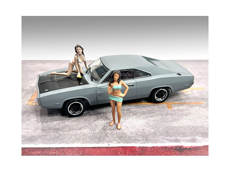 'Car Wash Girls' Set 1 Dorothy and Barbara 2 Piece Figure for 1/43 Scale Models by American Diorama