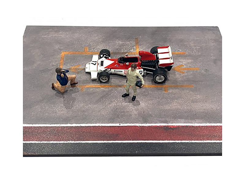'Race Day' Two Diecast Figures Set 1 for 1/43 Scale Models by American Diorama