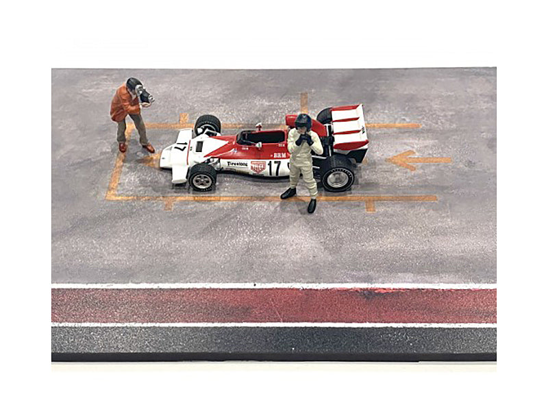 'Race Day' Two Diecast Figures Set 2 for 1/43 Scale Models by American Diorama