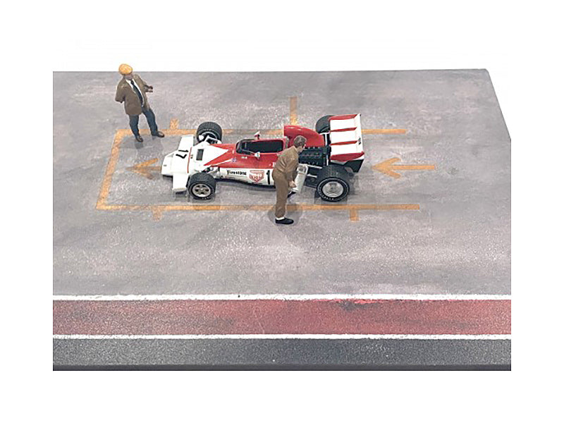 'Race Day' Two Diecast Figures Set 4 for 1/43 Scale Models by American Diorama
