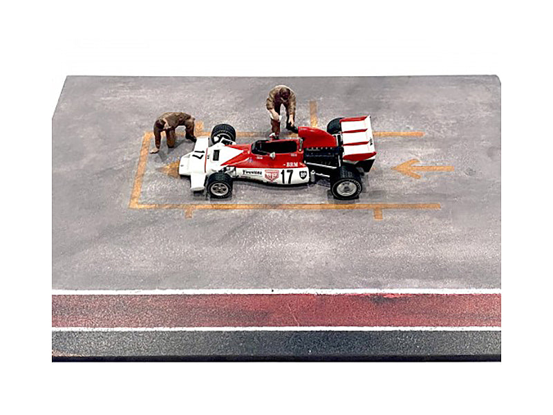 'Race Day' Two Diecast Figures Set 5 for 1/43 Scale Models by American Diorama