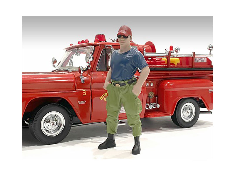 'Firefighters' Off Duty Figure for 1/24 Scale Models by American Diorama