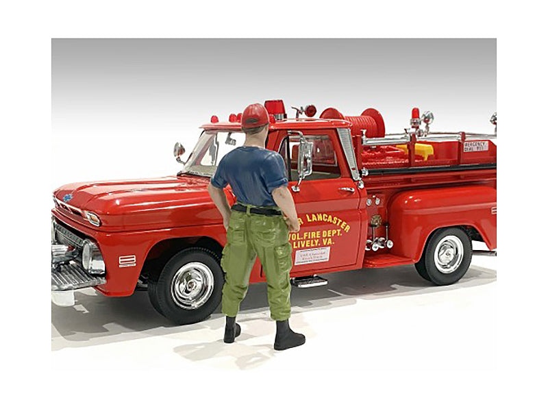 'Firefighters' Off Duty Figure for 1/24 Scale Models by American Diorama