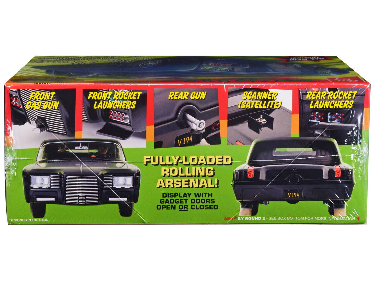 Skill 2 Model Kit Black Beauty 'The Green Hornet' (1966–1967) TV Series with Green Hornet and Kato Figures 1/25 Scale Model by AMT
