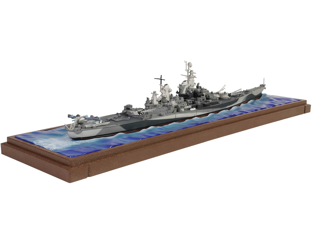 USS Missouri (BB-63) Iowa-class Battleship 'Battle of Okinawa' (1945) United States Navy (Waterline Edition) 'Battleship' Series 1/700 Diecast Model by Forces of Valor