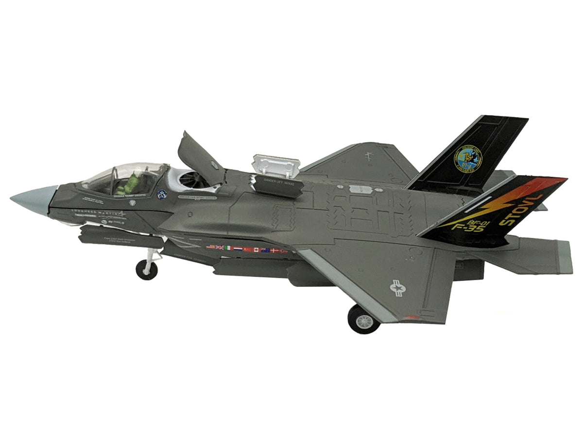 Lockheed Martin F-35B (STOVL) Lightning II Aircraft 'BF-01 Prototype Air Test an Evaluation Squadron 23 (VX-23) Salty Dogs' (2009) United States Navy 1/72 Diecast Model Airplane