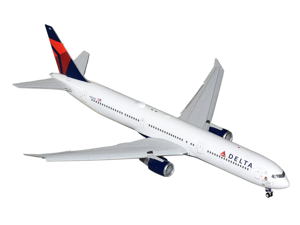 Boeing 767-400ER Commercial Aircraft with Flaps Down 'Delta Air Lines' (N482MH) White with Blue and Red Tail 'Gemini 200' Series 1/200 Diecast Model Airplane by GeminiJets