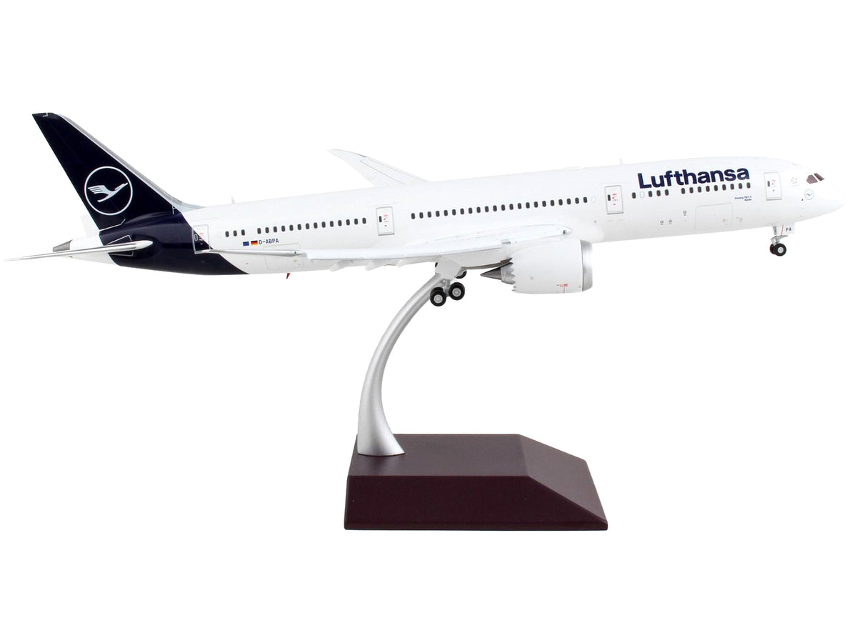 Boeing 787-9 Commercial Aircraft with Flaps Down 'Lufthansa' White with Blue Tail 'Gemini 200' Series 1/200 Diecast Model Airplane by GeminiJets